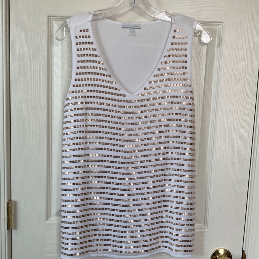 New York & Co. White V-neck Tank Top (size S) NWOT